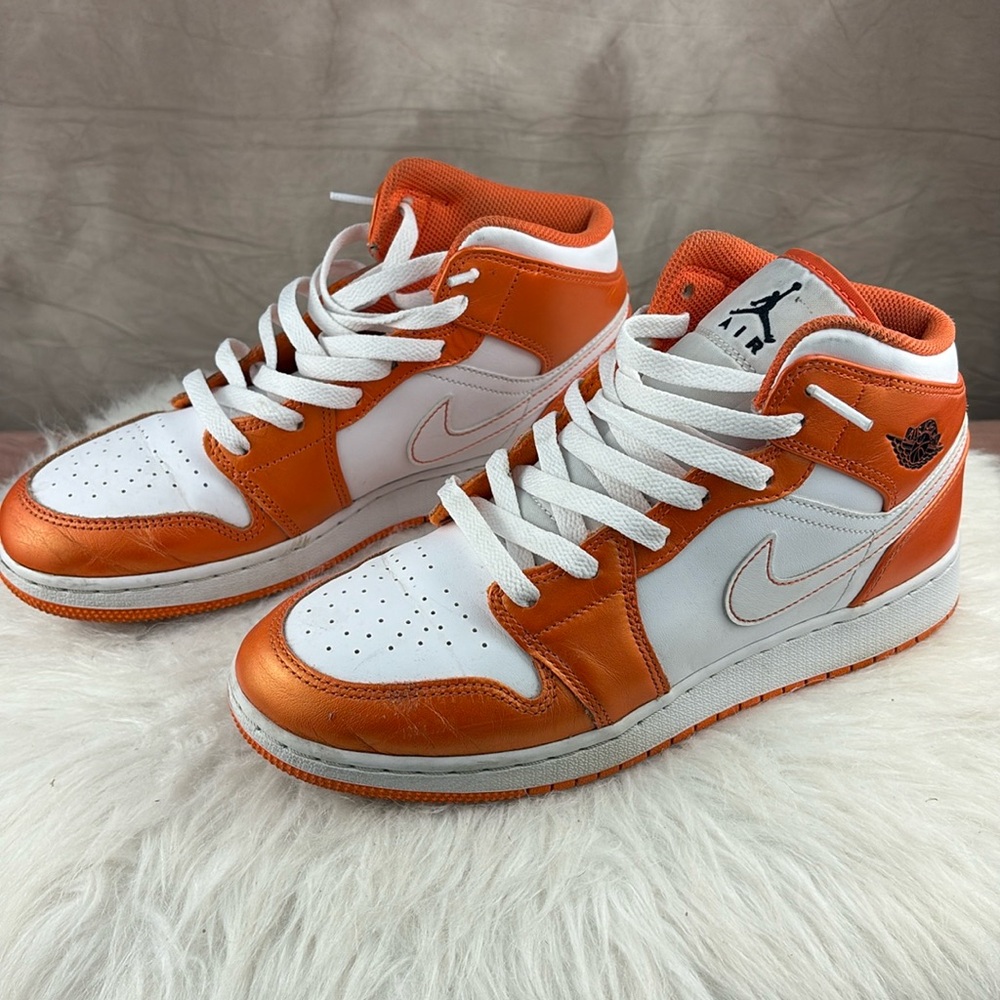 Nike Jordan 1 SE Mid Electro Orange 7Y